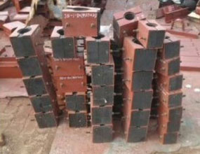 震动管道用管托